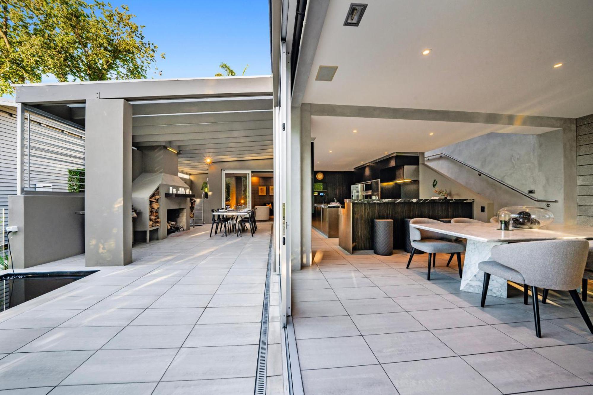 Luxury Nestled In Nature Villa Auckland