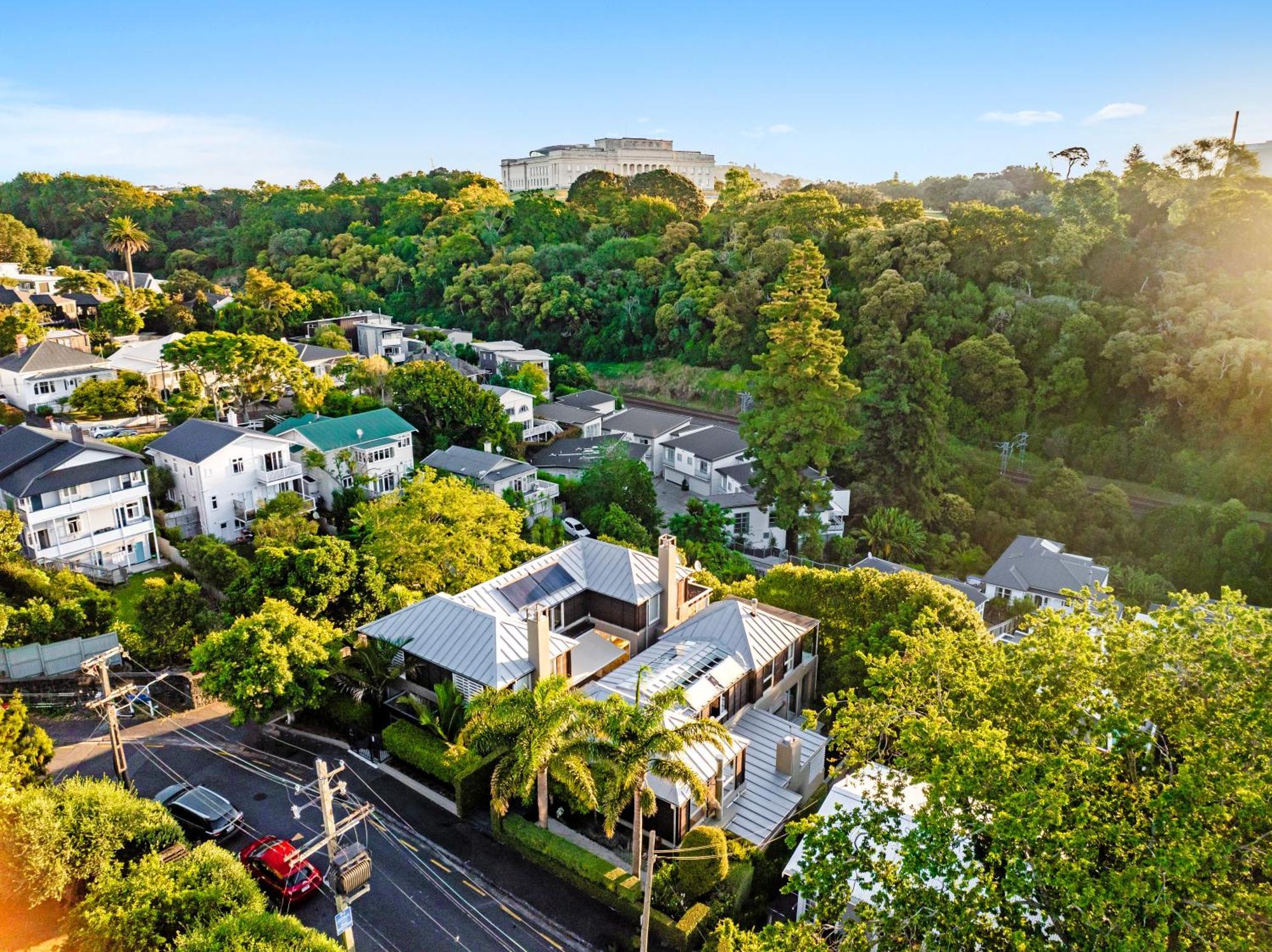 Luxury Nestled In Nature Auckland